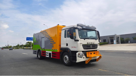 CL5180TCX6ADZ重汽豪沃除雪车（吹雪车）